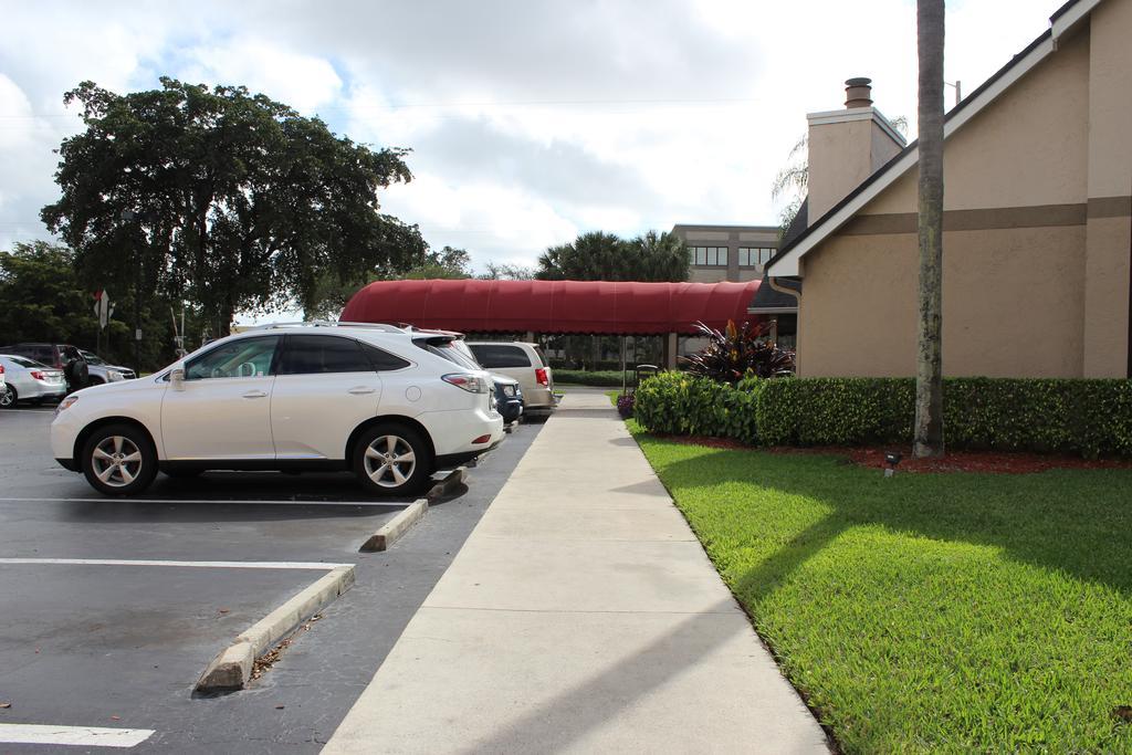 Doral Inn & Suites Miami Airport West Экстерьер фото